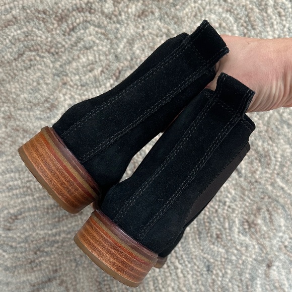 Clarks Women's Clarkdale Arlo Low Heel Ankle Boots - Picture 6 of 8